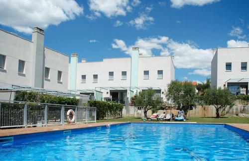 Creixell Villa | Grandes maisons avec terrasse et piscine pour 6 personnes. Réf.via augusta-6