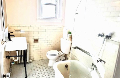 East Flushing Maison | Large Kingbed w Kitchennette!