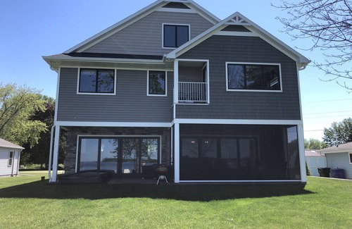Butte Des Morts Maison | Large Lake House - 4 Bedroom - EAA Oshkosh