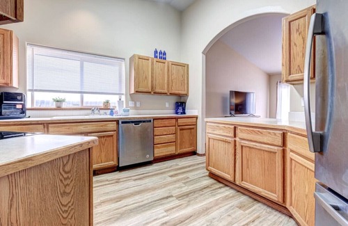 Tri-Cities Maison | Large Living Space, Private Garage & Yard #2121