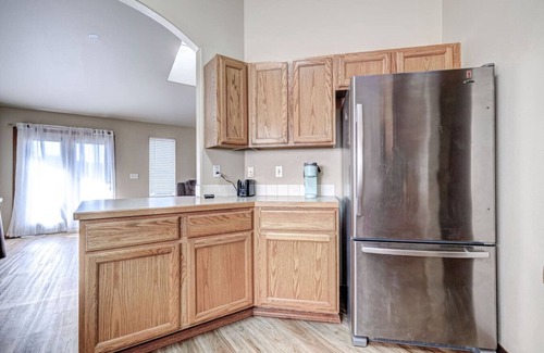 Tri-Cities Maison | Large Living Space, Private Garage & Yard #2121