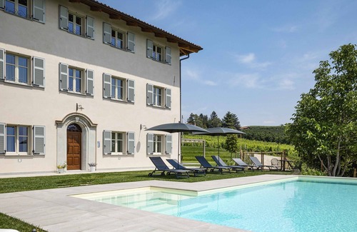 Cherasco Autre | Large loft 3 with swimming pool + garden in a country house in the Barolo area