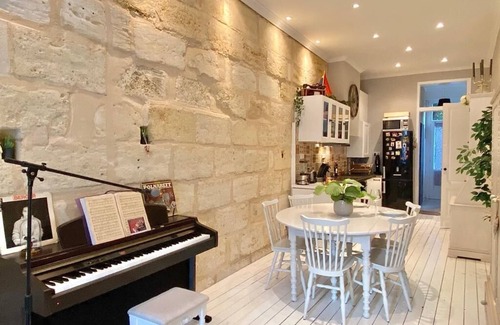 Nansouty-Saint-Genes Appartement | Large Luxury Apartment with Jacuzzi, Terrace and Parking in Hyper Centre!