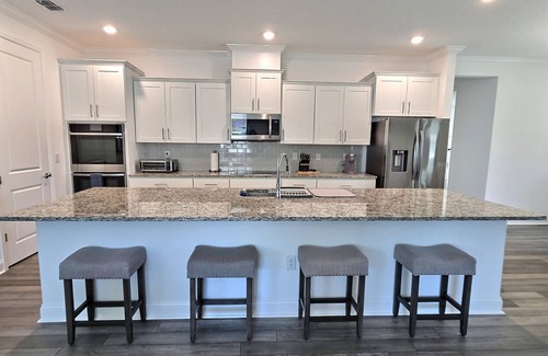 Palm Coast Maison | LARGE <new> Luxury Home in Palm Coast: 3 bathrooms + 86" TV + Office