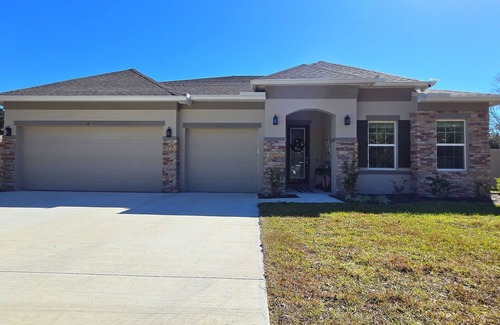 Palm Coast Maison | LARGE <new> Luxury Home in Palm Coast: 3 bathrooms + 86" TV + Office