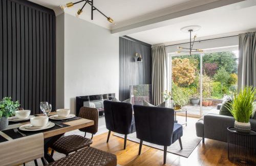 Olton Maison | Large Luxury Solihull 5 Bedroom House - The Residence - Close to NEC - Sleeps 9