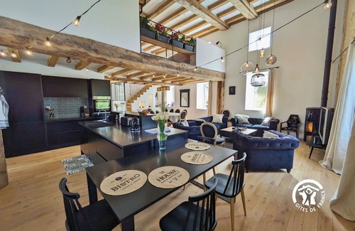 Entrammes Cottage | Large Mill for up to 12 with games, paddle and boat