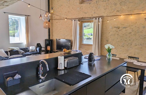 Entrammes Cottage | Large Mill for up to 12 with games, paddle and boat