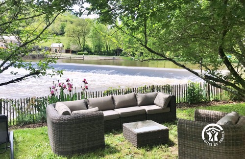 Entrammes Cottage | Large Mill for up to 12 with games, paddle and boat