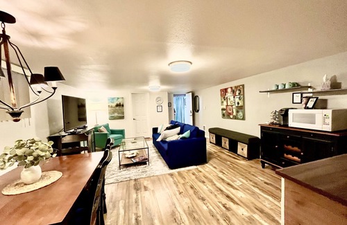 Three Tree Point Appartement | Large Modern 2 Bedroom near Ocean, Airport, and Seattle with private garage