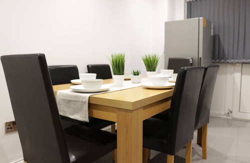 Birmingham City Centre Maison | Large Modern 5 Bed Town House Within Birmingham City Centre