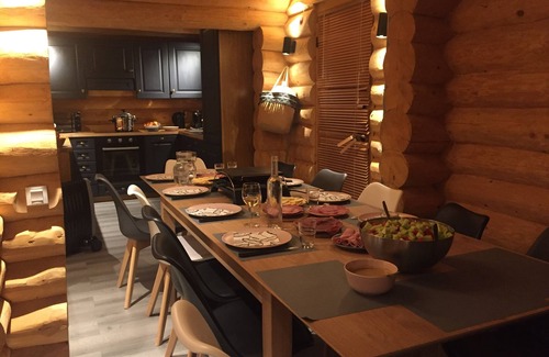 Allos Chalet De Ski | Grand chalet familial en rondins, moderne et cosy, 2 ou 3 familles; 12 couchages