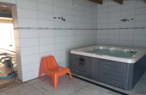Bar-les-Buzancy Villa | Grand gîte moderne tout confort, piscine couverte intégrée et espace Bien-être