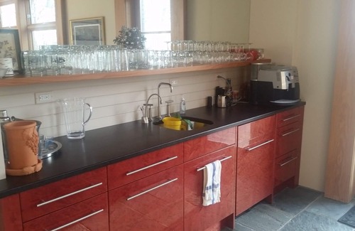 Brookmont Maison | Grande maison moderne près de Washington DC: 4 chambres pour 9 personnes