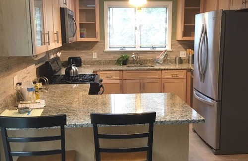 South Kingstown Maison | Grande maison moderne située sur 2 hectares privés situés près de la plage