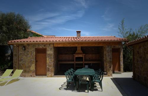 Codecoso Villa | Large Modern Villa in Celorico de Basto with Private Pool
