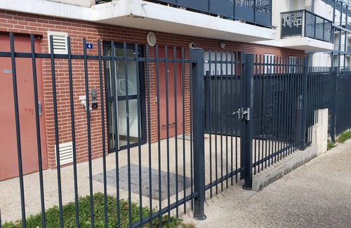 Arpajon Appartement | ★ Grand studio neuf avec loggia proche gare et CH : )
