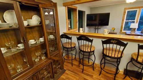 Hancock Maison | LARGE Open Floor Plan for Your Entertainment with a Short Walk to West Branch Delaware for Water fun and Fishing