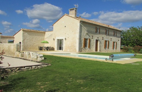 Riocaud Maison | Grande maison de Campagne agréable avec piscine