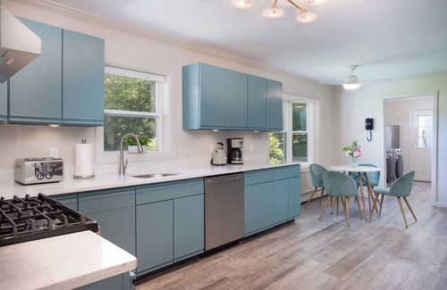 Copake Maison | Large Pool + New spacious 4 BR home - walk to Gym, Tennis & Boating on Lake!