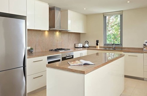Warrawee Appartement | Large Premium 2 Bd Apt with Views | Balcony Dining