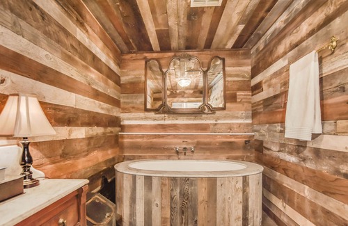 Brenham Maison | Large, private country home located near Round Top, Texas.