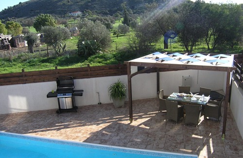 Alethriko Villa | Villa privée avec piscine plein sud dans un village calme et pittoresque.
