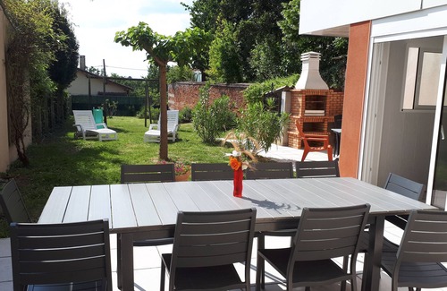 Lafrancaise Maison | Grand gite calme 10 personnes avec spa et sauna A 3 MN de la vallée des loisirs