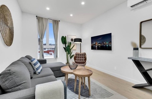 Southwest Copropriété | Large renovated 1 bedroom, king bed, sleep 4