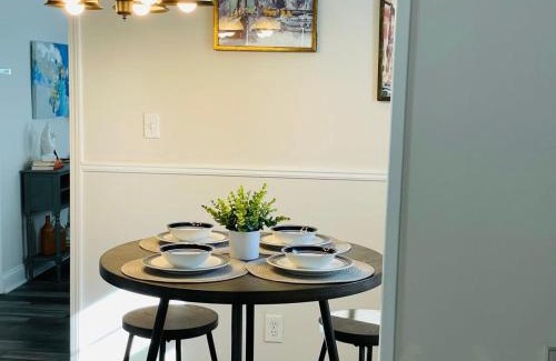 Crestline Heights Maison | Large Renovated Cottage on East Lake Park