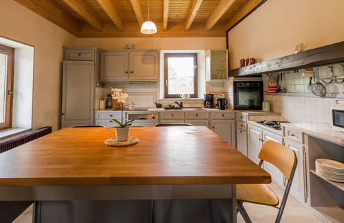 Septmoncel les Molunes Maison | Grand gite familiale rénové, pieds des pistes et sentiers de randonnées,terrain