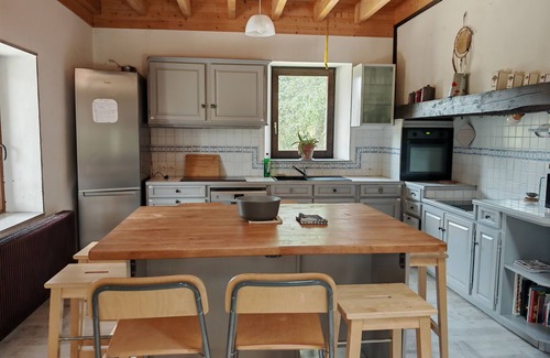 Septmoncel les Molunes Maison | Grand gite familiale rénové, pieds des pistes et sentiers de randonnées,terrain