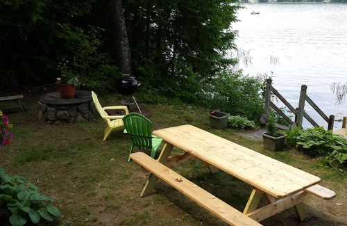 Parsonsfield Cottage | Grand Rustic Cabin Lakeside Dans le sud du Maine, conviviale et familiale Animaux Bienvenue