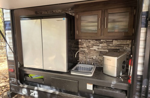 Hamilton Maison | Large RV in Beautiful, Natural Setting!