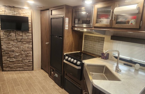 Hamilton Maison | Large RV in Beautiful, Natural Setting!