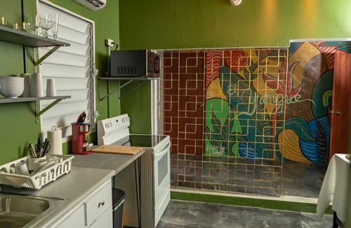 Hato Rey Central Maison | Large San Juan Home/ Rooftop Pool / Close to SJU/ Gated Driveway/ 11am checkout