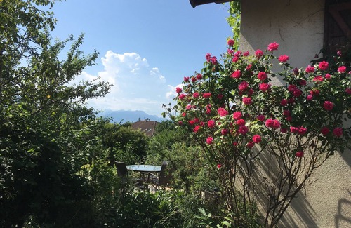 Cuvat Maison | Large Savoyard house between Annecy and Geneva with lake and mountain views