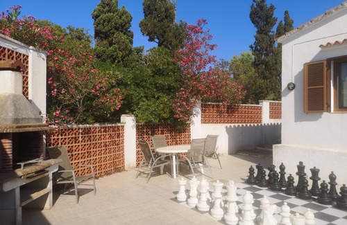 Mahon Villa | Grande villa avec piscine privée et bain à remous et une vue imprenable sur la campagne
