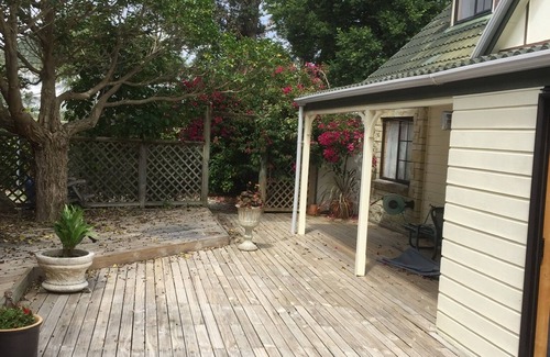 Waikanae Maison | Large spacious family home 3 minutes drive to beach