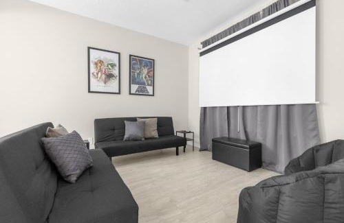 Solana Maison | Large Spacious Home w Private Pool & Hot Tub