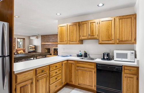 Green Lake Maison | Large, spacious lakefront home with room for all!!