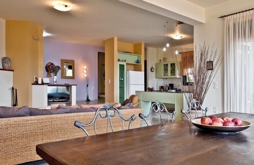 Keratokambos Maison | Large spacious vacation home directly on the beach of Keratokampos