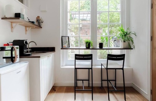 Frognal and Fitzjohns Appartement | Large Studio in Hampstead with Character