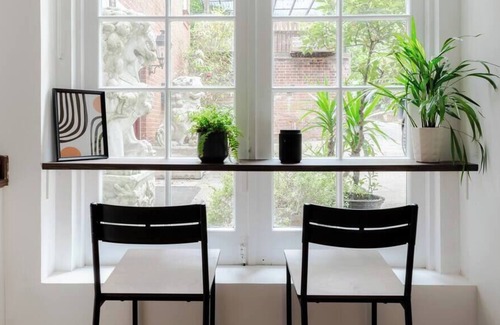 Frognal and Fitzjohns Appartement | Large Studio in Hampstead with Character