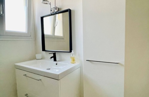 Beauvais Appartement | ✈️🚆Grand T2 Rez de chaussée Hyper centre - Navette* & Sauna* + 🅿️Parking