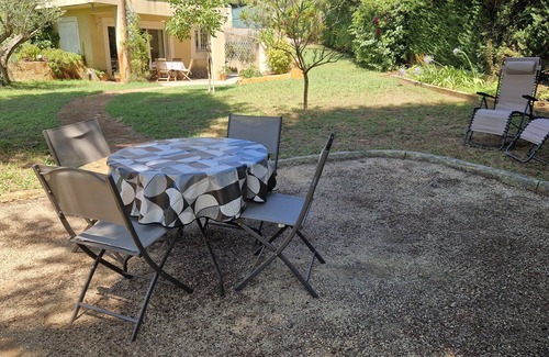 Gemenos Maison | Large T2 with secure parking and wooded garden