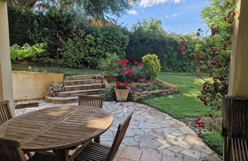Gemenos Maison | Large T2 with secure parking and wooded garden