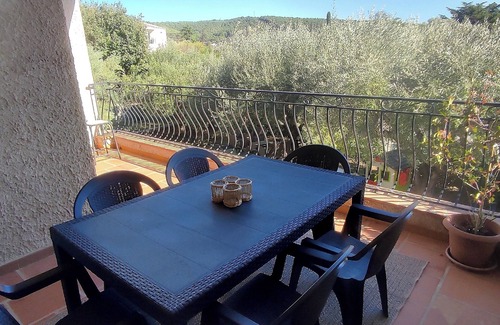 Ceyreste Appartement | Grand T3 dans maison avec jardin dans village provençal à 7 minutes de la mer