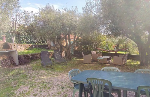 Ceyreste Appartement | Grand T3 dans maison avec jardin dans village provençal à 7 minutes de la mer