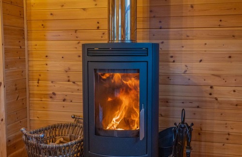 East Huntspill Cabine | Large three bedroom lodge with private hot tub for five people